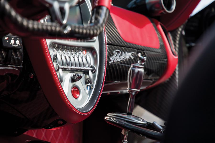 Детали интерьера Pagani Huayra Roadster (94 of 100) 2017 года  (NA) (фото 27 из 61)
